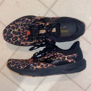 BROOKS LAUNCH 9 women’s size 8.5 B!!